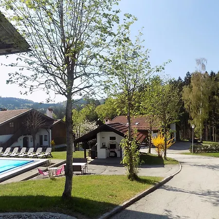 Mit Moeblierter Terrasse Und Waldblick Apartment
