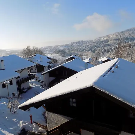 Mit Moeblierter Terrasse Und Waldblick